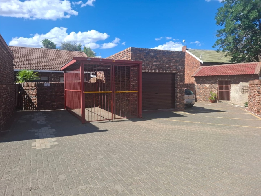 2 Bedroom Property for Sale in Pellissier Free State